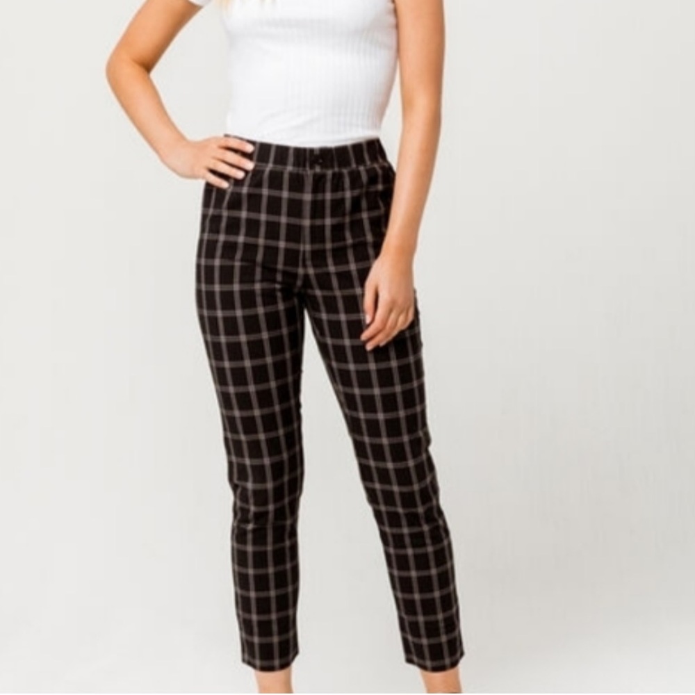Stylish Black Checkered Women's Cropped Pants
